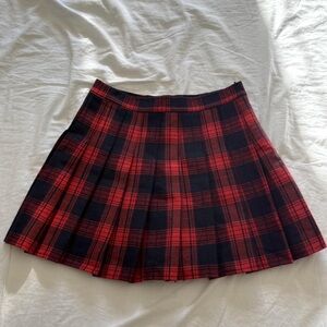 Chic Tartan Mini Skirt in Red and Black